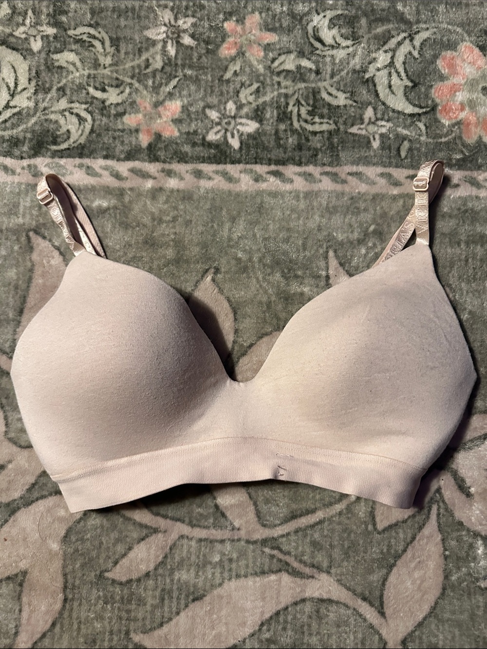 Victoria’s Secret T Shirt Lightly Lined Light Beige Wireless Bra Size 32D